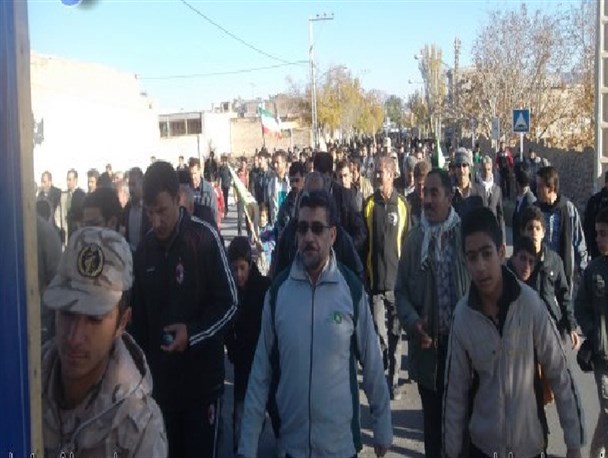 برگزاری همایش پیاده روی خانوادگی در دهاقان/ تصاویر