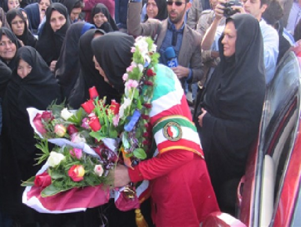 استقبال بی نظیر سمیرمی ها از ووشوکار قهرمان جهان/ تصاویر