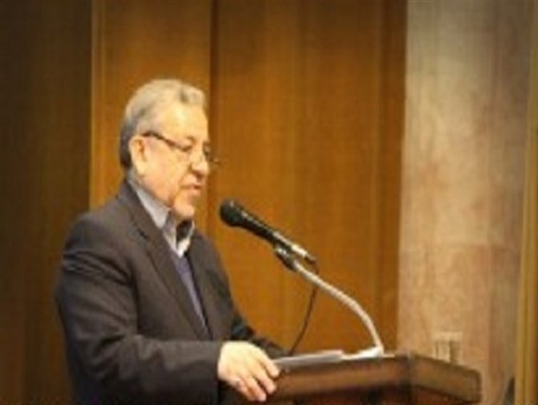 دولت به جزء حمایت از خودروسازان در خصوص فرهنگ کتاب‌خوانی حرکت ویژه‌ای انجام دهد