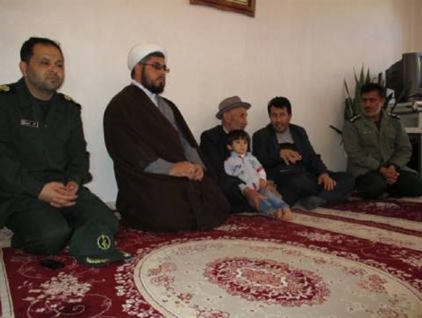 دیدار مسئولان گرمی با خانواده معظم شهدا
