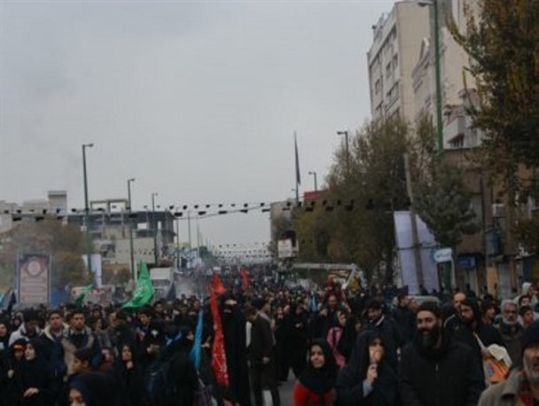امروز مردم اربعینی ایران نشان دادند تاریخ اهل بیت زنده است/ زائران حسینی در تهران با شور عاشورایی «حسین»(ع) را فریاد زدند