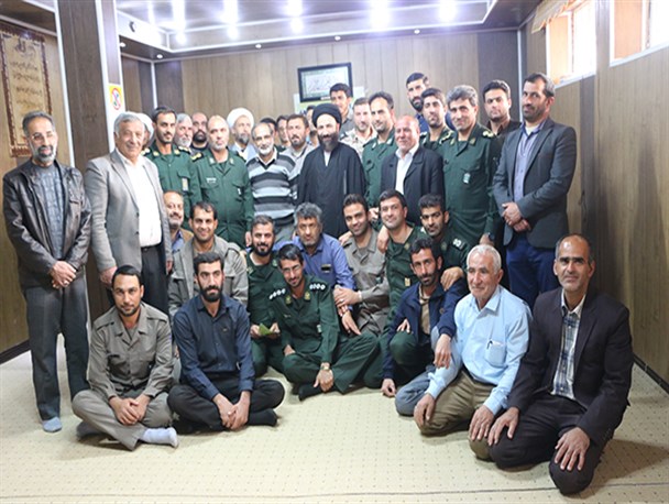 دیدار بسیجیان ومسئولان با امام جمعه سپیدان