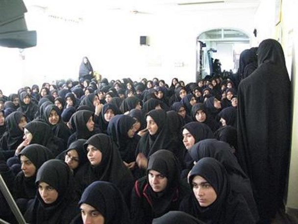 برگزاری گفتمان دانش آموزی اقتصاد مقاومتی در هنرستان بانوسلیمی رباط کریم