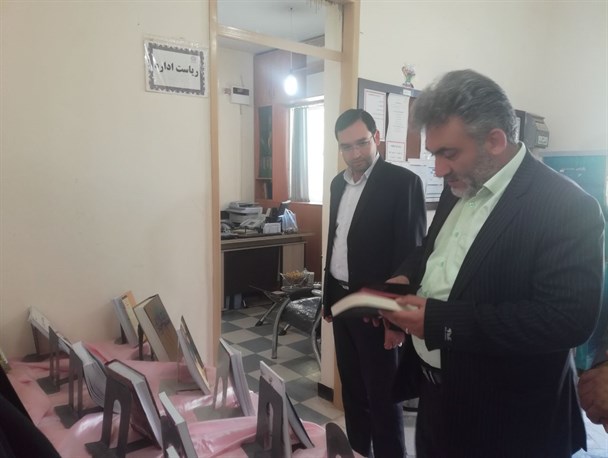 تأمین اعتبار کتابخانه سیار نهبندان/در روستاها فرهنگ کتابخوانی فراموش نشود