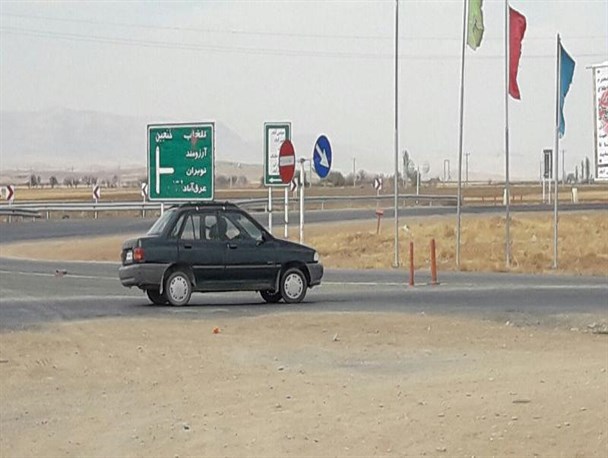 سردرگمی رانندگان در سه‌راهی شیرین‌آباد/تقاطع غیراستاندارد بلای جان مردم شده است