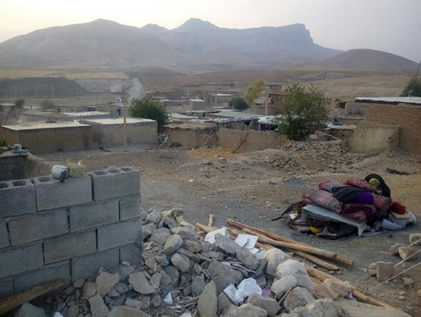 گروه‌های جهادی شهرری در روستای "بی‌بیانی" به زلزله‌زدگان خدمات‌رسانی می‌کنند