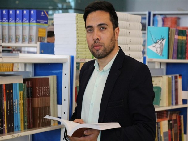 اخلاق حرفه‌ای در بین ناشران رعایت نمی‌شود/ بازار نشر مملو از کتاب‌های زرد شده است