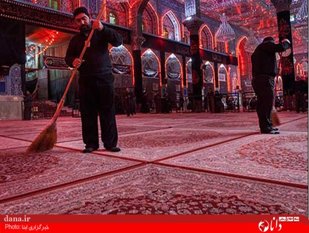 گزارش تصویری/غبارروبی حرم امام حسین(ع) در آستانه ٢٨ صفر