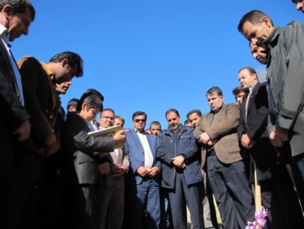 کلنگ دو سالن ورزشی در دنا به زمین خورد