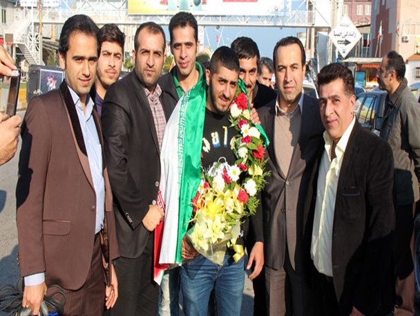 استقبال از نائب قهرمان مسابقات جهانی مبارزات آزاد در محمودآباد /تصاویر