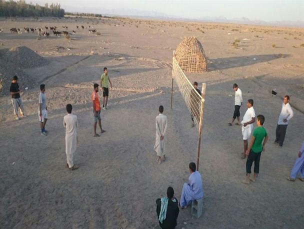 زمین های خاکی محل شور وشوق جوانان جازموریانی است/تصاویر