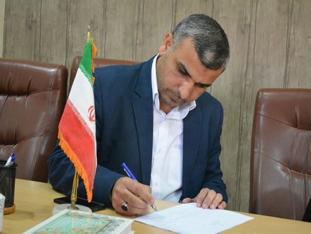 صالح زاده در ستاد انتخابات ماهشهر نام نویسی کرد