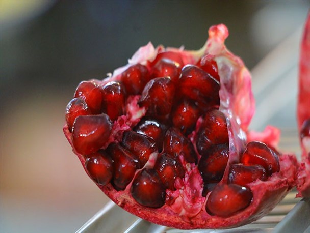 بازار میوه شب چله در خراسان شمالی