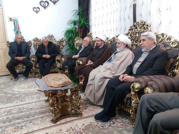 دیدار آیت الله نریمانی با خانواده شهید " مصیب قنبری" در اسلام آبادغرب+ تصاویر