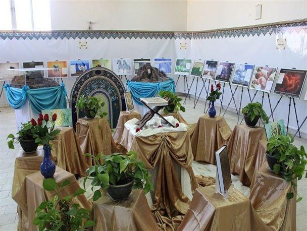 برپایی نمایشگاه عکس قرآنی تسنیم در دلیجان+عکس