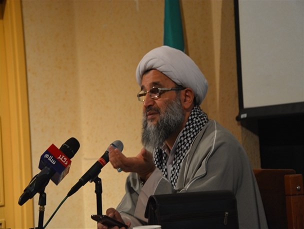 استفاده از لفظ «سران» فتنه برای این دنیاطلبان اشتباه بود/ وقتی رئیس جمهور آیه قرآن را تفسیر به رأی می‌کند!