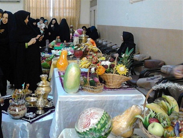 دومین جشنواره سفره‌های شب یلدا در طرقبه برگزار شد+ تصاویر