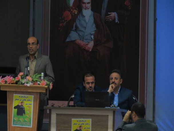 خانواده ها زمینه های صحیح و متعارف رفتاری نوجوانان وجوانان را جهت دهند