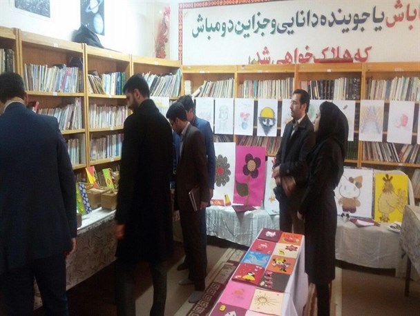 نمایشگاه کار و فناوری در دبیرستان فاطمه الزهرا(س) تایباد