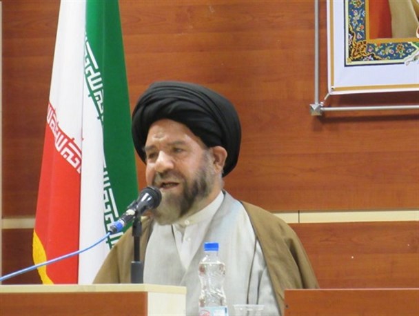 دشمن می خواهد از راه ایجاد تفرقه بین حوزه و دانشگاه مانع پیشرفت کشور شود