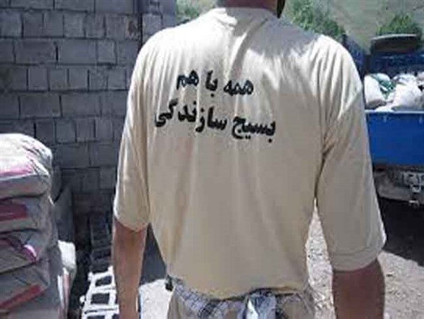 استفاده بهینه از فضای مسجد در منطقه محروم خیرآباد/ سالن ورزشی خیرآباد توسط بسیجیان ساخته شد