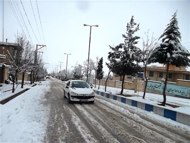 بارش اولین برف در چند قدمی شب یلدا در اردل