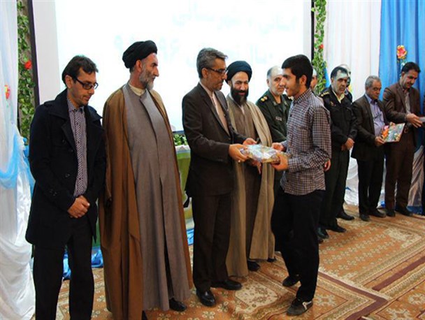 همایش تجلیل از دانش آموزان برتر مسابقات قرآنی سپیدان برگزار شد
