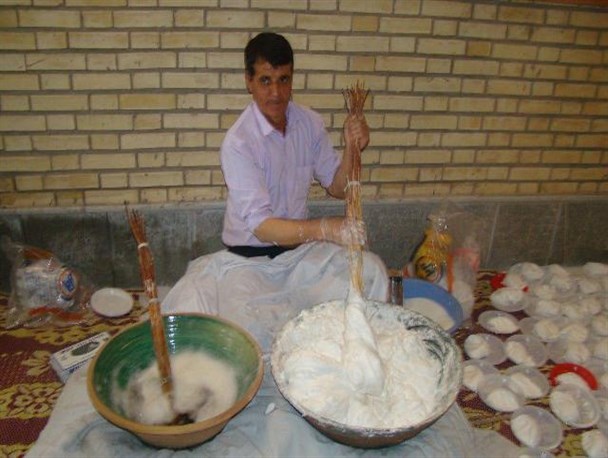 کف زنی در قاین ،آیینی شاد و سپید درطولانی ترین شب سال
