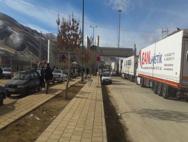 کاهش صادرات و افزایش خروج مسافر از پایانه مرزی سرو