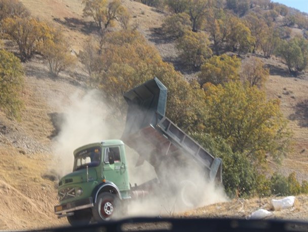 زیباترین روستای پایتخت طبیعت در محاصره نخاله های ساختمانی/مرگ خاموش طبیعت زیر سایه سکوت مسوولین