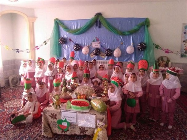 برگزاری آئین آشنایی نونهالان با سنت‌های شب یلدا در فراهان+ تصاویر