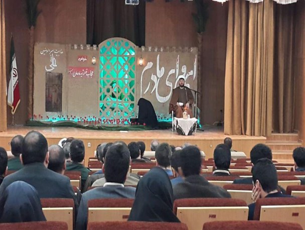 زنده نگه داشتن یاد شهدا رسالت اصلی ماست