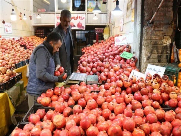 بازار میوه شب یلدا در همدان