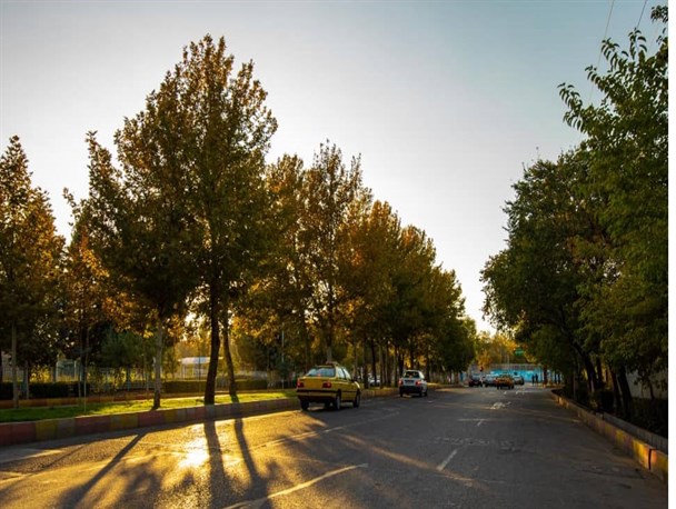 نمایی از پائیز هزار رنگِ شهر مینودری