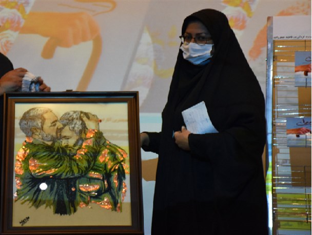 ارادت به سردار دلها با تلفیق هنر نقاشی، پته دوزی و مس/ ​​​​​​​شهید سلیمانی اسطوره شجاعت و انسانیت در جهان است