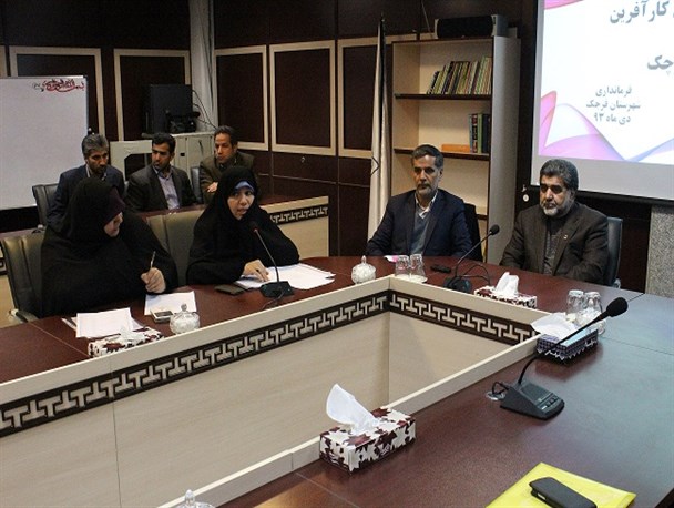بانوان کارآفرین در روستاها از وام های کم بهره دولت برخوردار می شوند