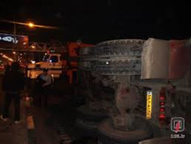 واژگونی یک دستگاه کامیون در فیروزکوه