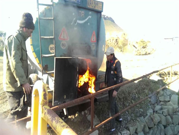 بیش از یک هزار تن قیر برای کارخانه آسفالت گرمی خریداری شد
