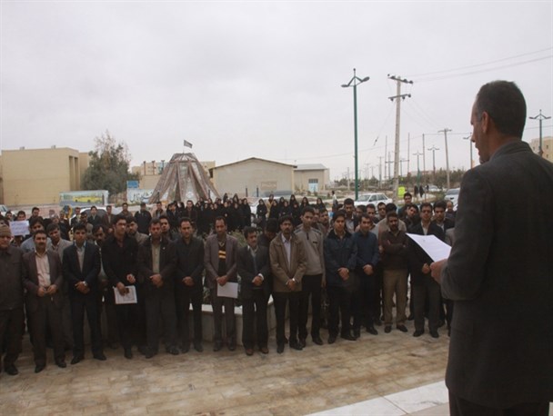 خروش انقلابی دانشجویان زابل در اعتراض به توهین به مقدسات+تصاویر
