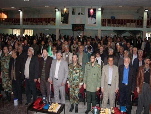 فرمانده سپاه سنندج: باید در برابر جنگ نرم دشمن هوشیار باشیم/ حجت السلام سبحانی: مردم کردستان اسیر فتنه گران نشدند و در کنار انقلاب اسلامی ماندند/ پناهی: برای احتزاز این پرچم خون های زیادی تقدیم شده است