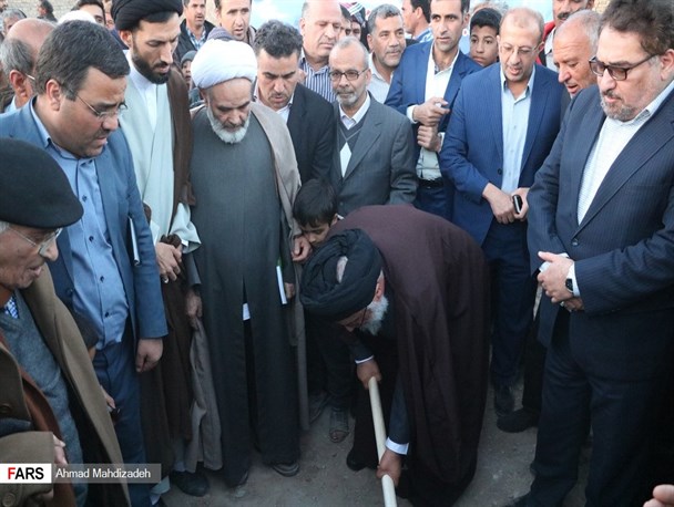 کلنگ احداث دبیرستان دخترانه خیری در اردکان به زمین خورد +تصاویر