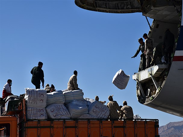 تصاویر/نخستین محموله کمک به سیل زدگان استان کرمان رسید