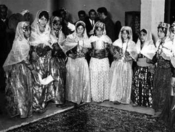 لباس کُردی؛ از پوشش کامل تا تاثیر پذیری از مدهای غربی