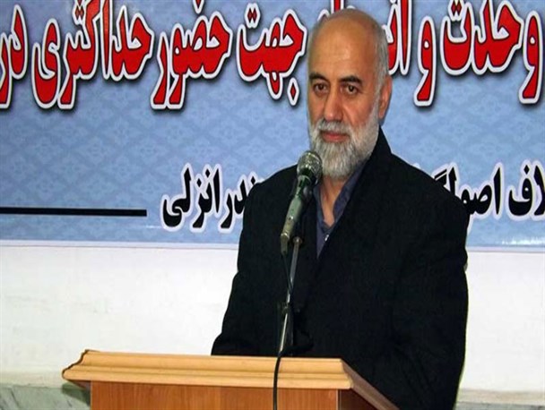 یک نفر از اصولگرایان در صحنه بماند و باقی افراد همسو از او حمایت کنند