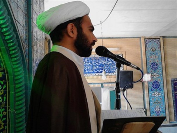 کسانی که دشمن برایشان تبلیغ می کند، باید موضع بگیرند