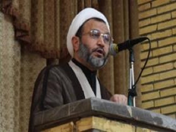 برخی هواداران فردی را که ضعیف می دانستند یک مرتبه قهرمان محلی می کنند / نماینده منتخب به مسائل قومی دامن نزند