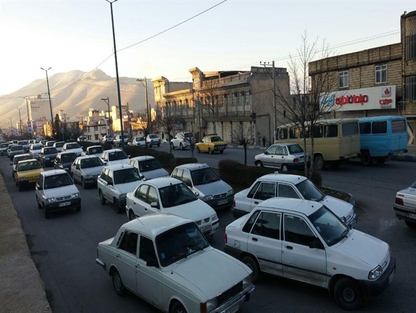 گره کور ترافیکی در خیابان 60 متری خرم آباد/وجود بریدگی نامتوازن مشکل اصلی ترافیک