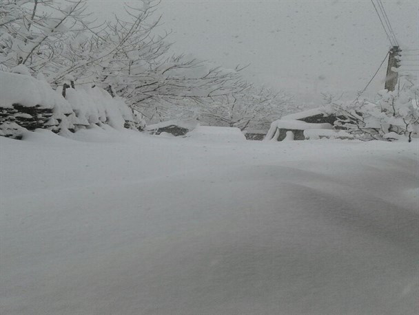 ۳ روستای املش در محاصره برف