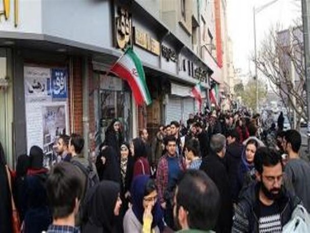 این بار صف طویل جلوی فست فودها نبود/ رهایی از رکود بازار کتاب با "رهش"