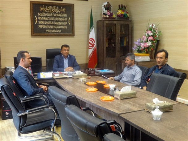 سرمایه گذار کارخانه تجهیزات پزشکی به خرامه آمد